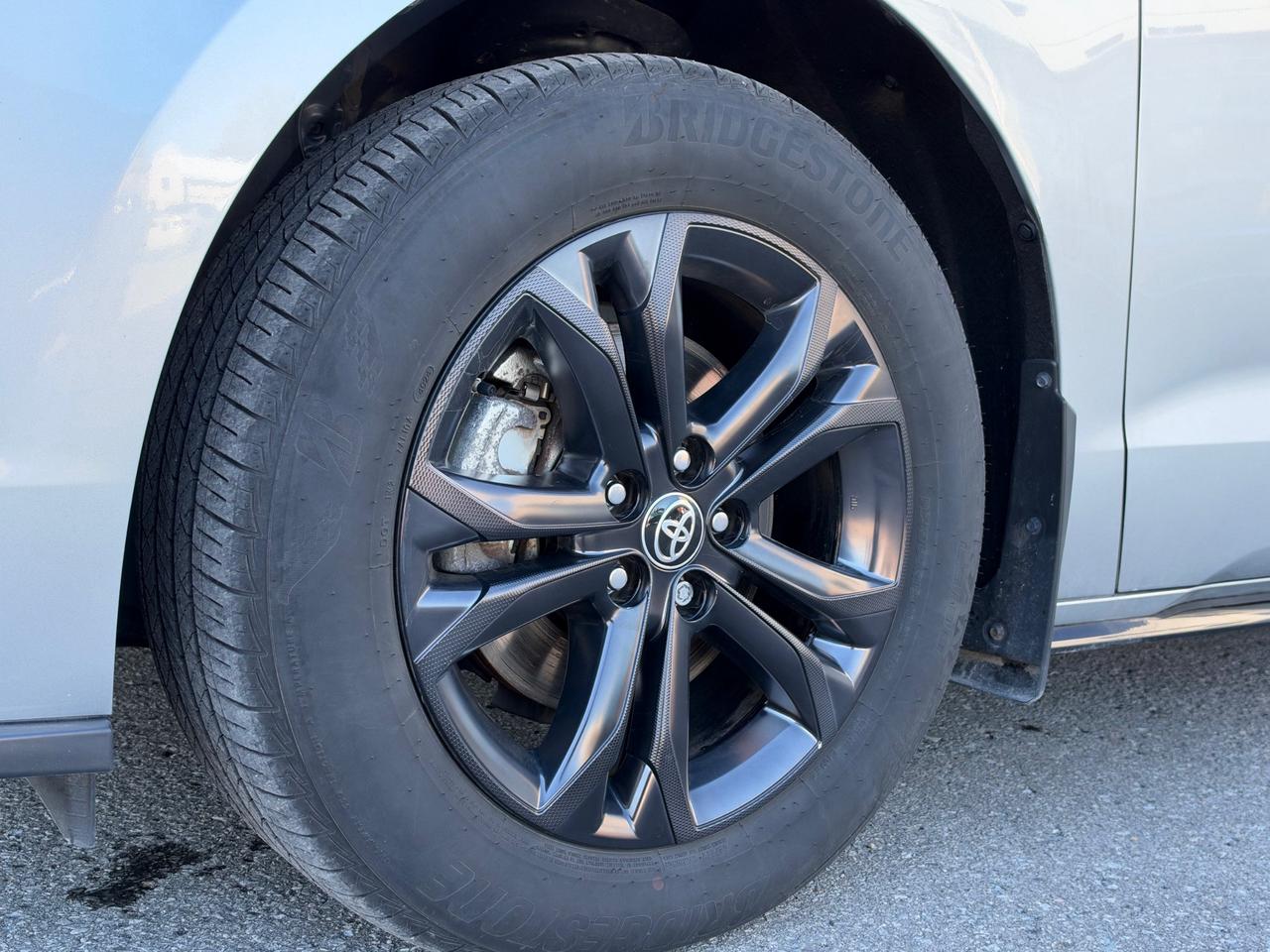 2025 Toyota Sienna XSE 7-Passenger XSE AWD! Photo5