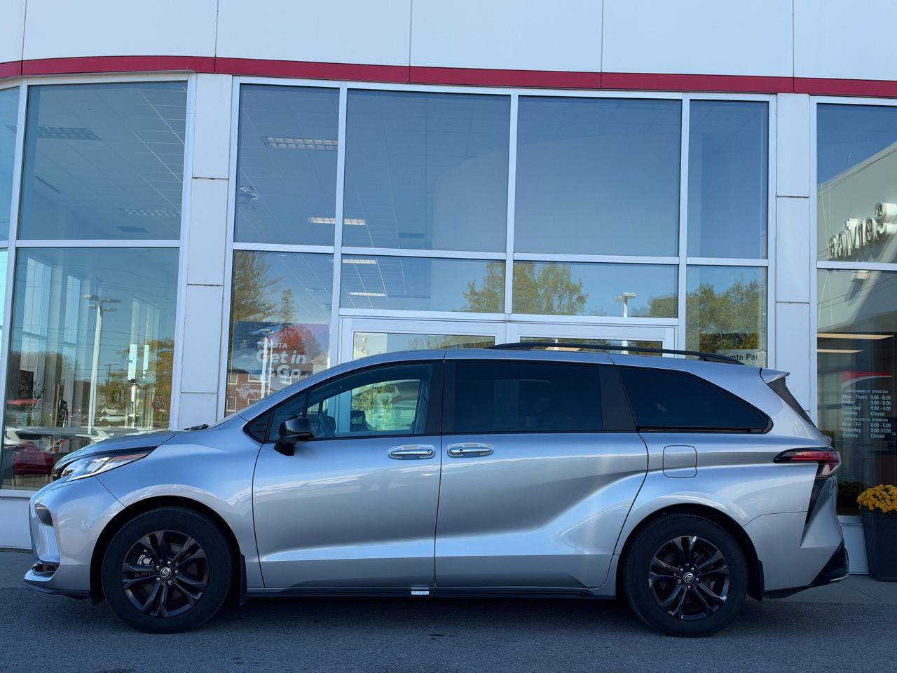 2025 Toyota Sienna XSE 7-Passenger XSE AWD! Photo
