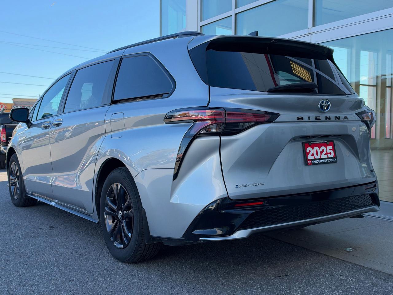 2025 Toyota Sienna XSE 7-Passenger XSE AWD! Photo