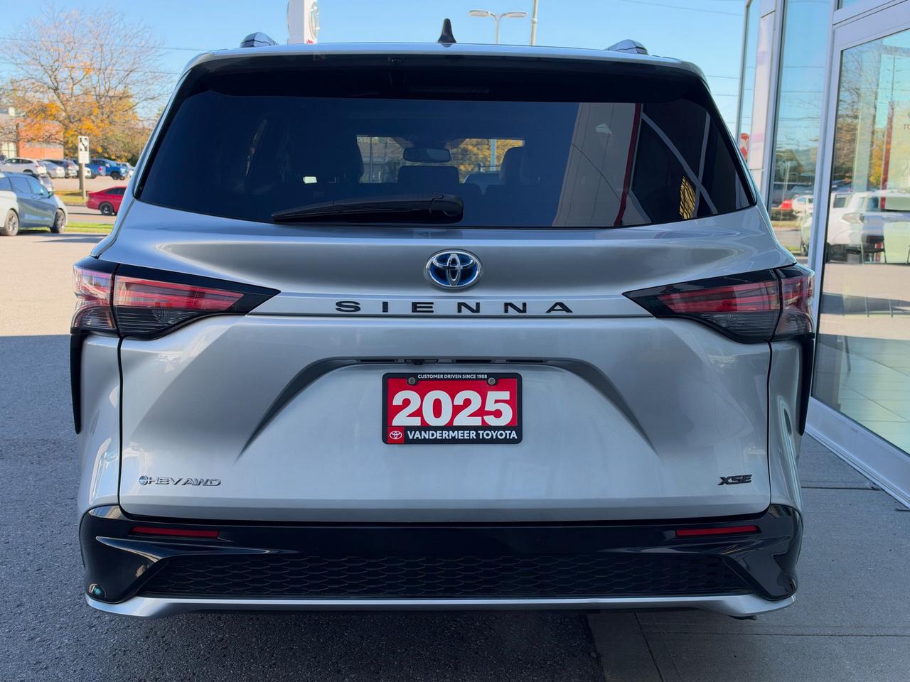 2025 Toyota Sienna XSE 7-Passenger XSE AWD! Photo