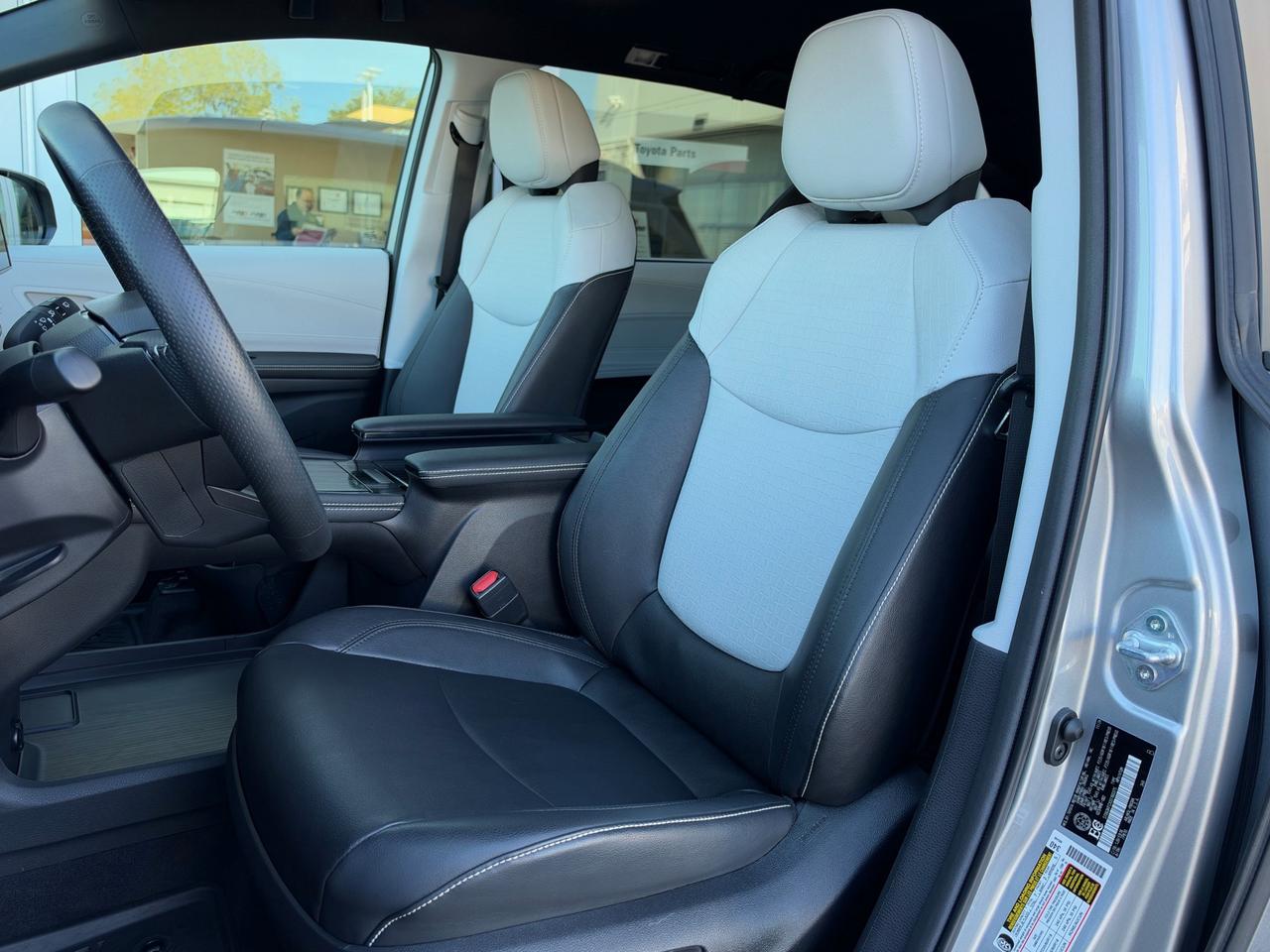 2025 Toyota Sienna XSE 7-Passenger XSE AWD! Photo