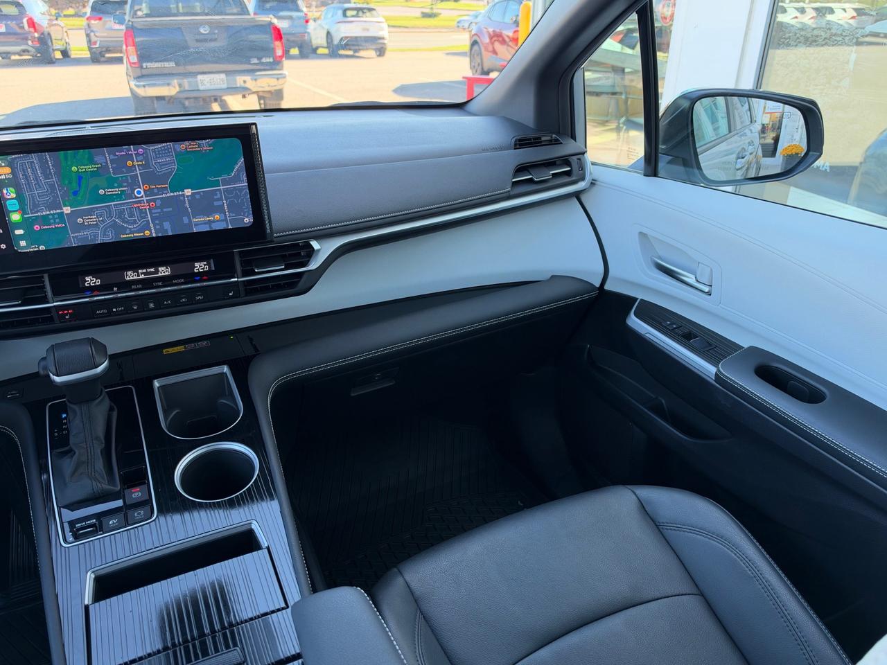 2025 Toyota Sienna XSE 7-Passenger XSE AWD! Photo
