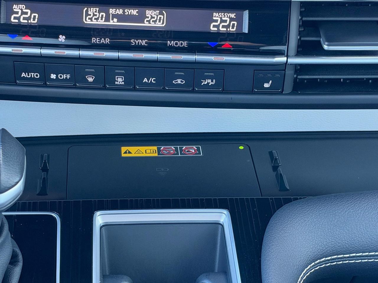 2025 Toyota Sienna XSE 7-Passenger XSE AWD! Photo