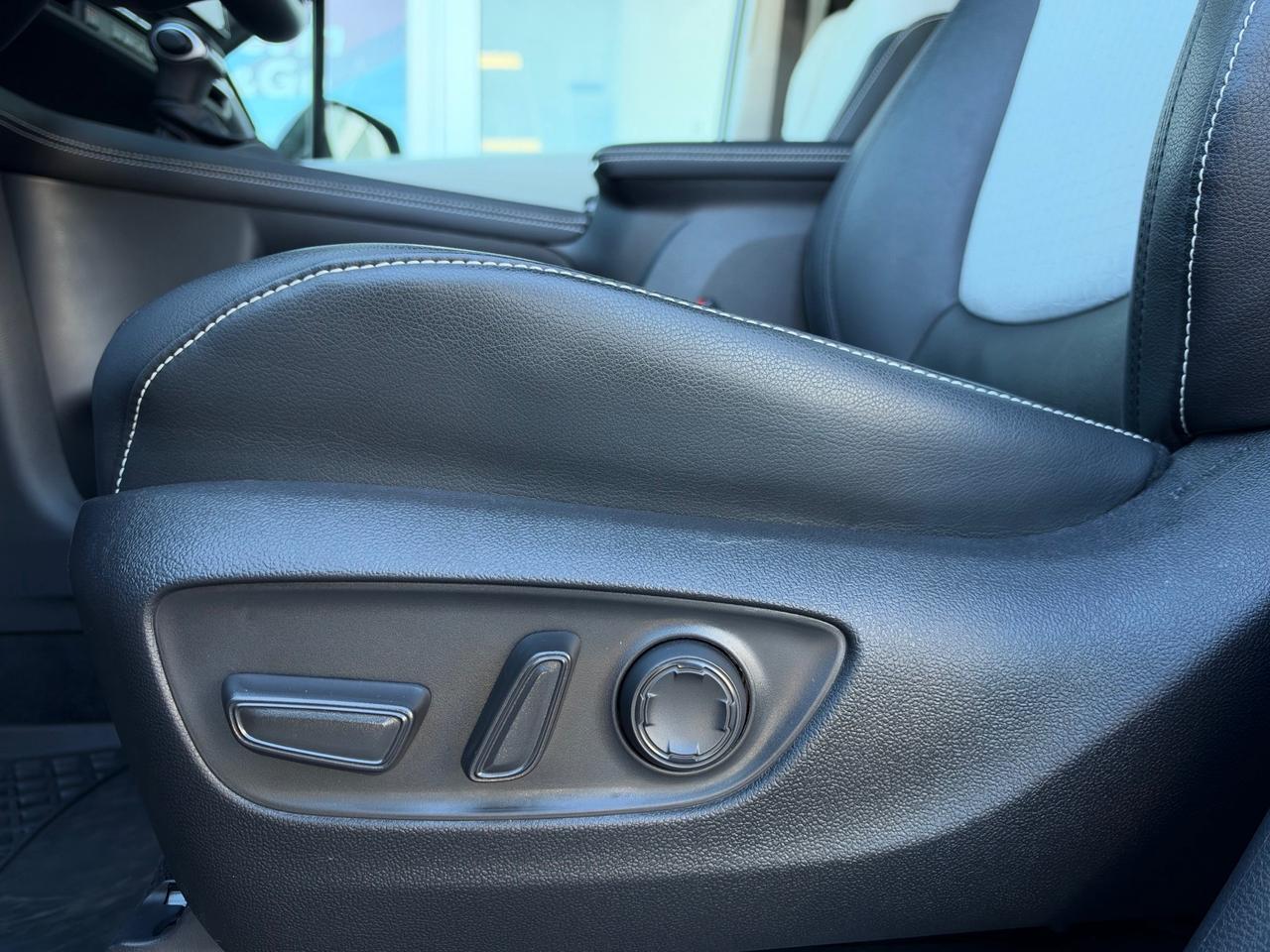 2025 Toyota Sienna XSE 7-Passenger XSE AWD! Photo
