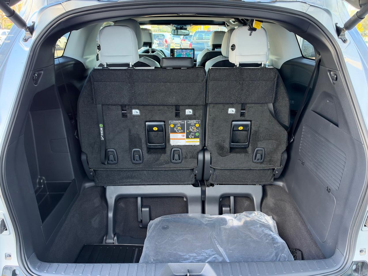 2025 Toyota Sienna XSE 7-Passenger XSE AWD! Photo