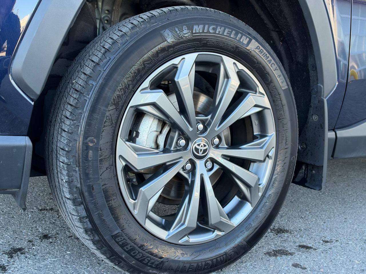 2025 Toyota RAV4 Hybrid HYBRID XLE PREMIUM! Photo1