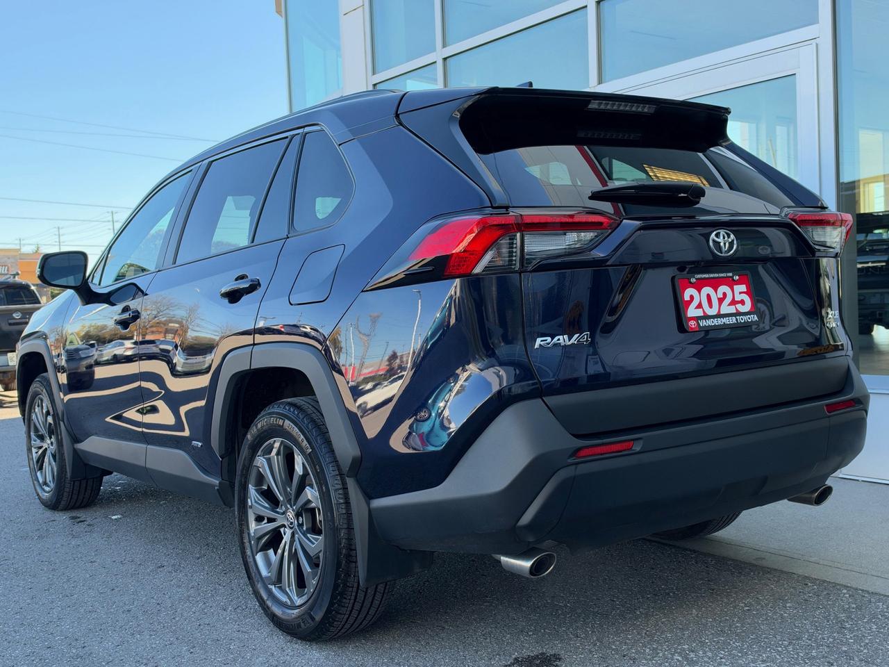 2025 Toyota RAV4 Hybrid HYBRID XLE PREMIUM! Photo