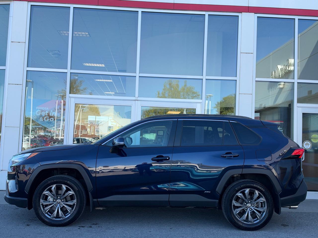 2025 Toyota RAV4 Hybrid HYBRID XLE PREMIUM! Photo