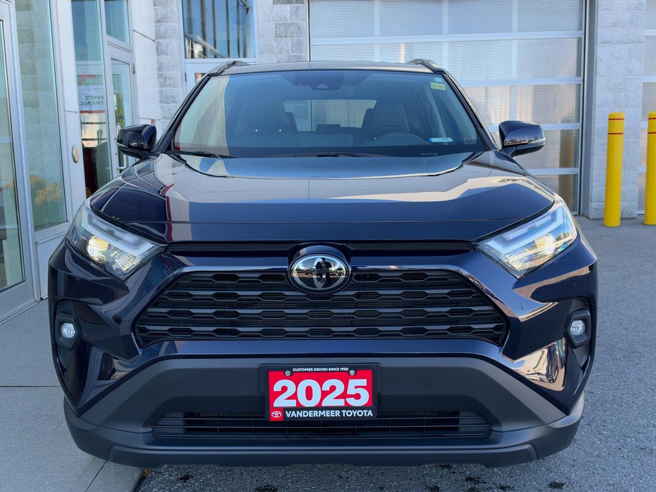 2025 Toyota RAV4 Hybrid HYBRID XLE PREMIUM! Photo