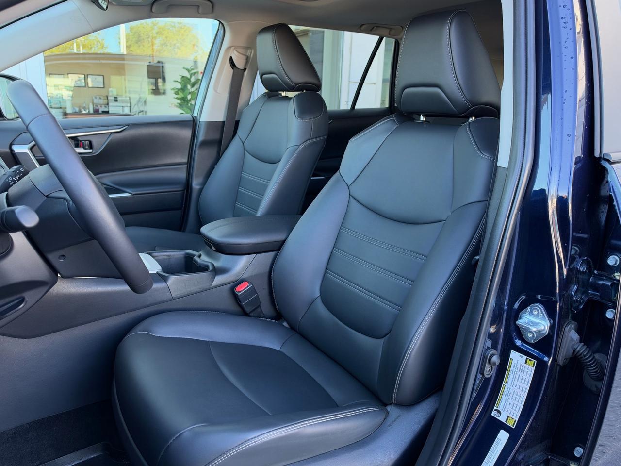 2025 Toyota RAV4 Hybrid HYBRID XLE PREMIUM! Photo