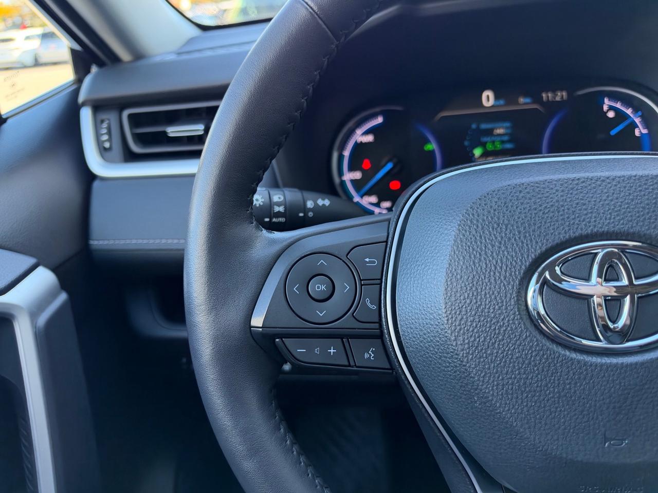2025 Toyota RAV4 Hybrid HYBRID XLE PREMIUM! Photo