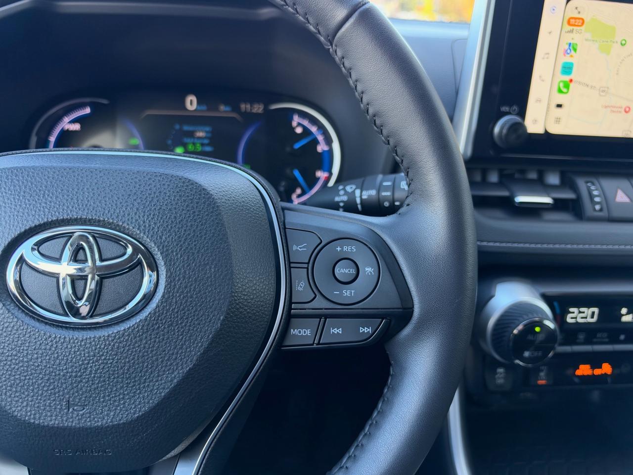 2025 Toyota RAV4 Hybrid HYBRID XLE PREMIUM! Photo
