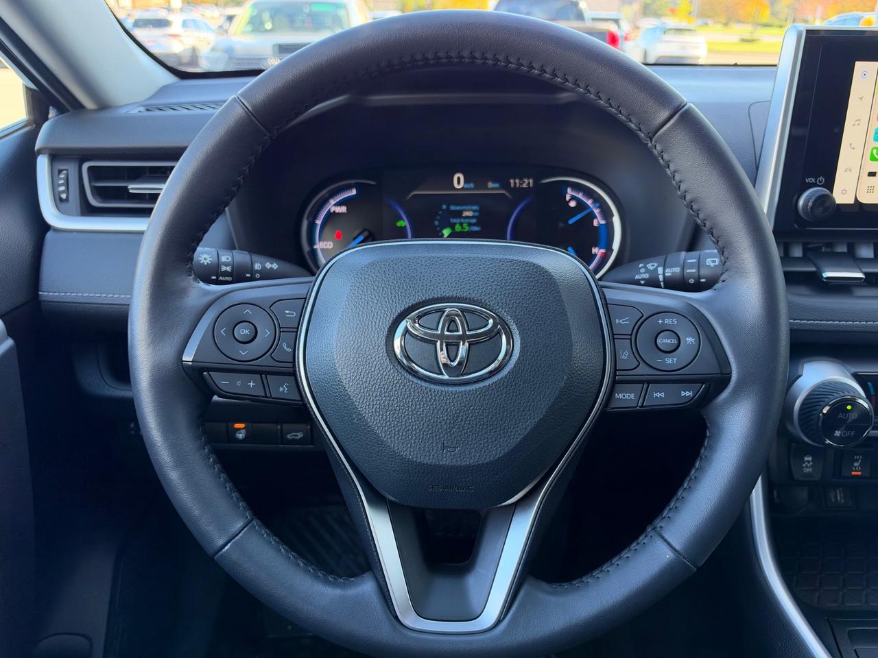2025 Toyota RAV4 Hybrid HYBRID XLE PREMIUM! Photo