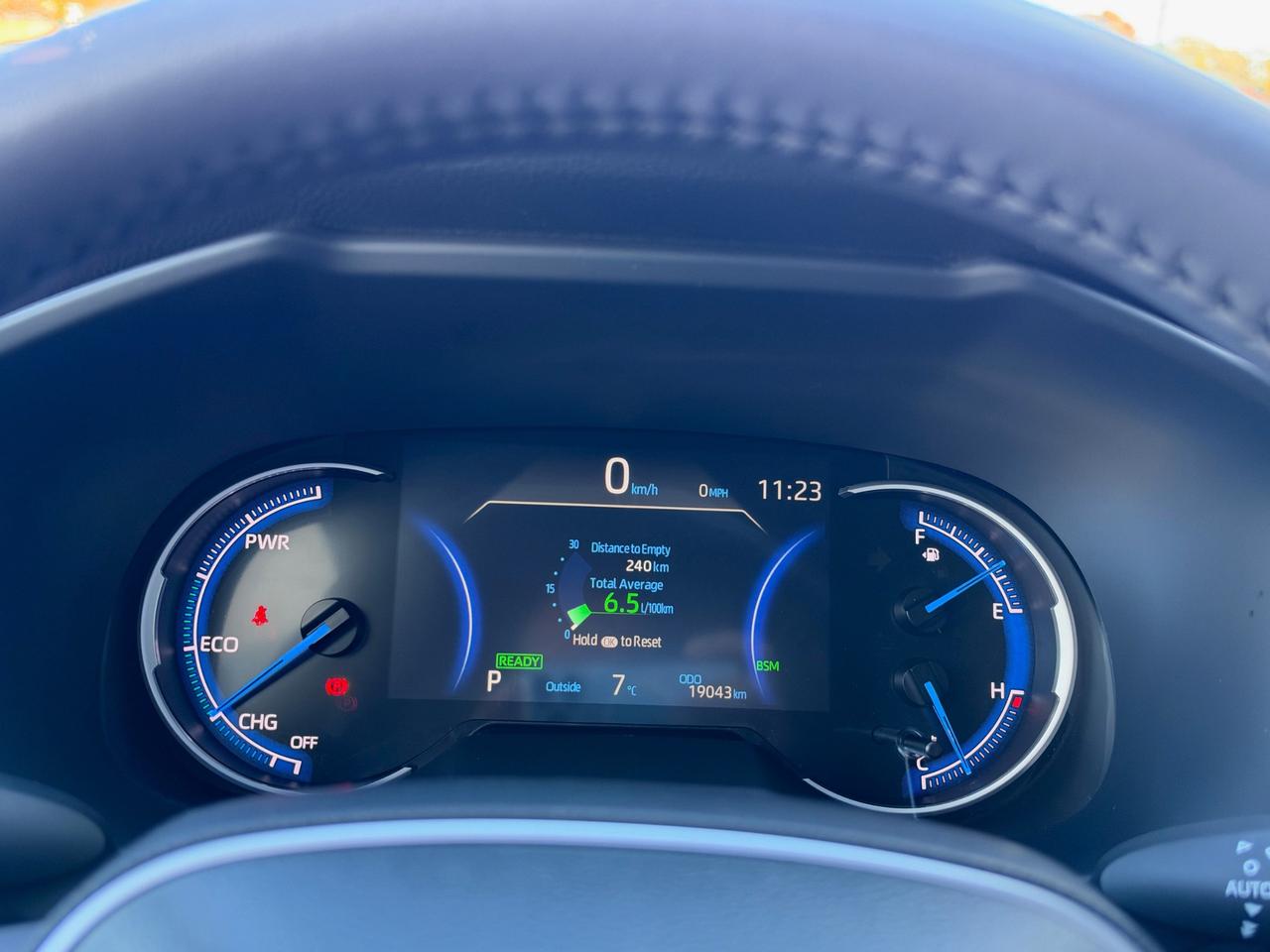 2025 Toyota RAV4 Hybrid HYBRID XLE PREMIUM! Photo