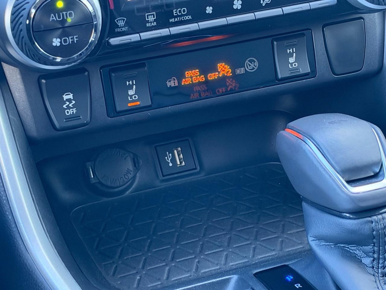 2025 Toyota RAV4 Hybrid HYBRID XLE PREMIUM! Photo