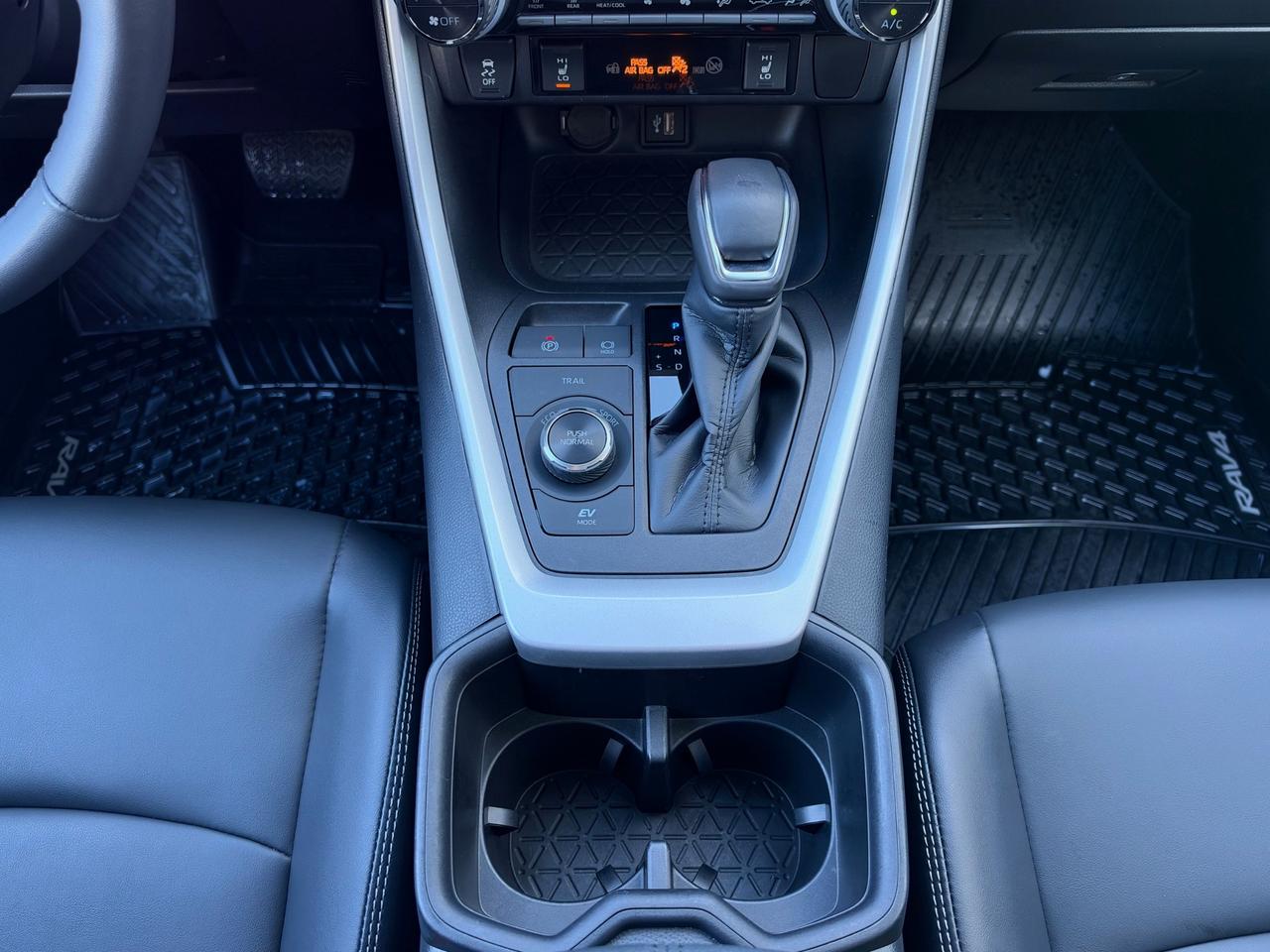 2025 Toyota RAV4 Hybrid HYBRID XLE PREMIUM! Photo