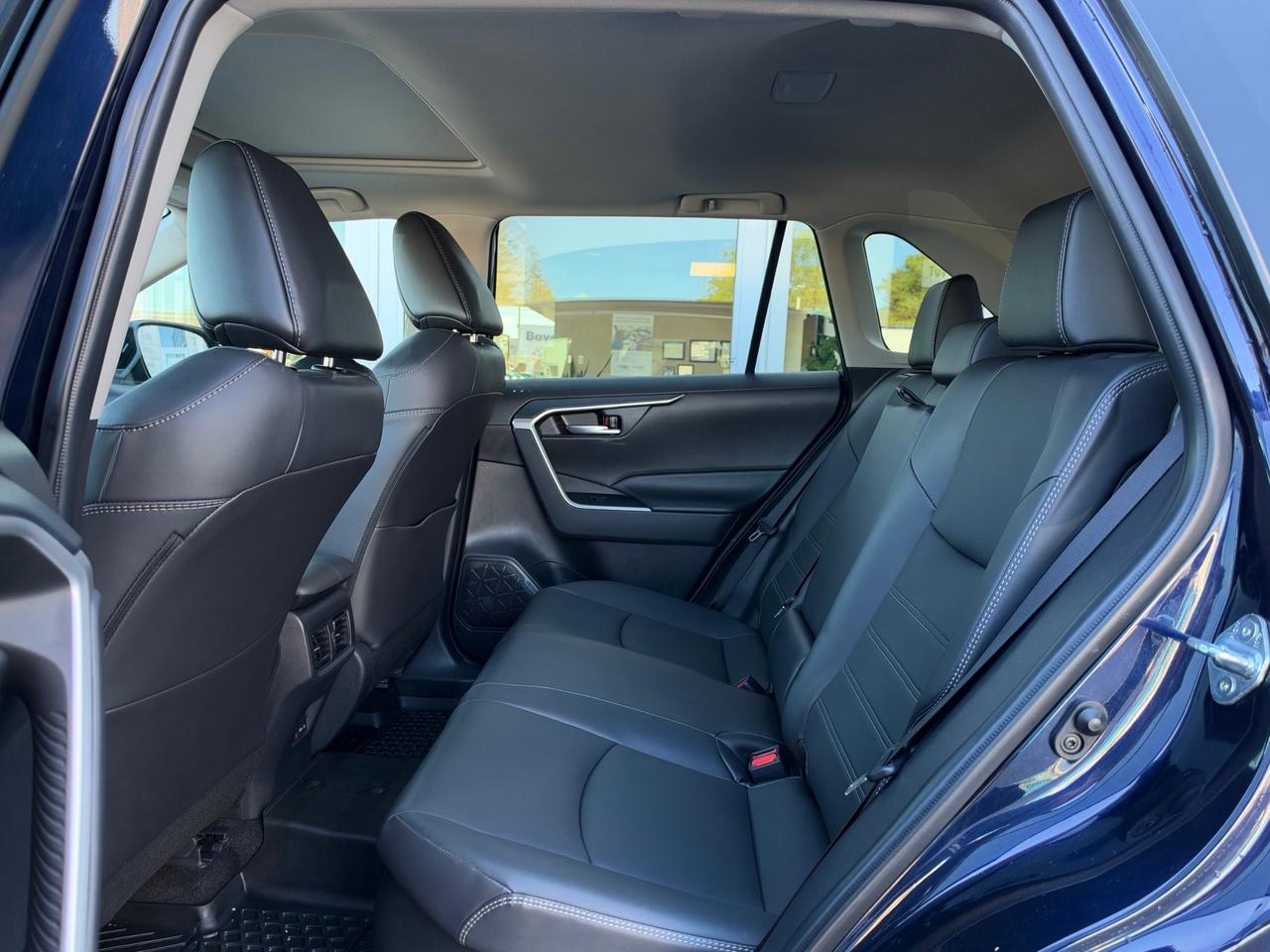 2025 Toyota RAV4 Hybrid HYBRID XLE PREMIUM! Photo