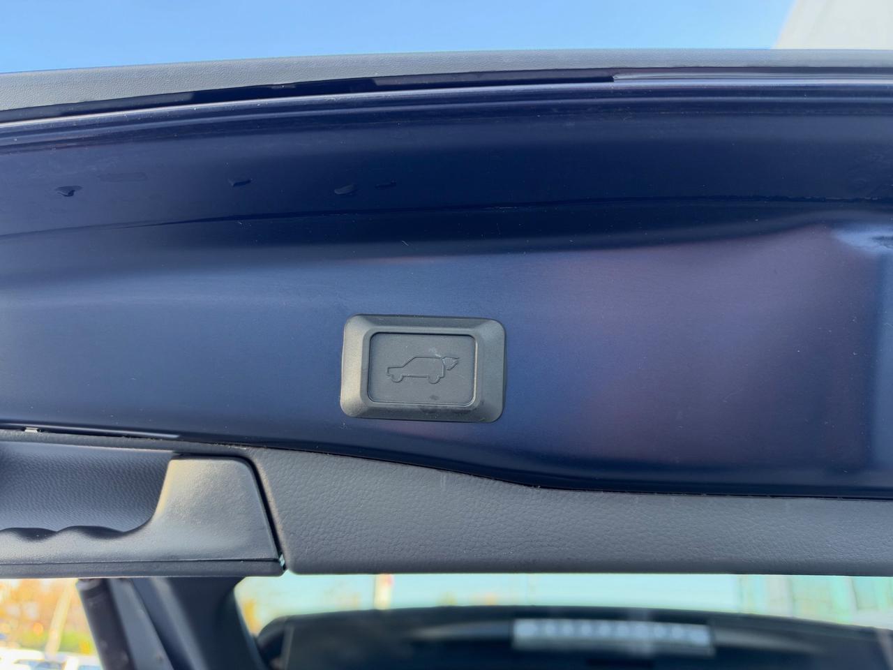 2025 Toyota RAV4 Hybrid HYBRID XLE PREMIUM! Photo