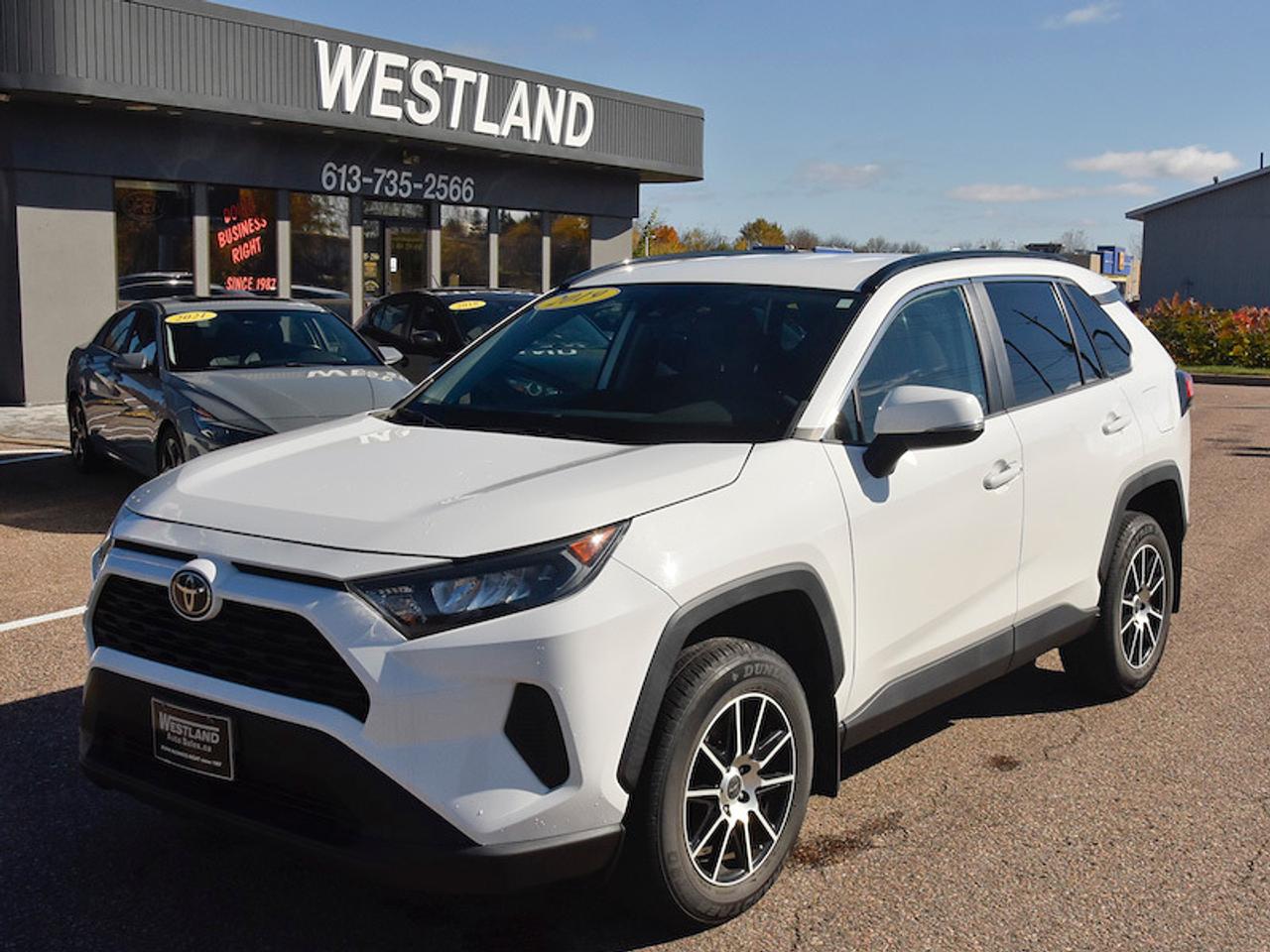 2019 Toyota RAV4 FWD LE Photo