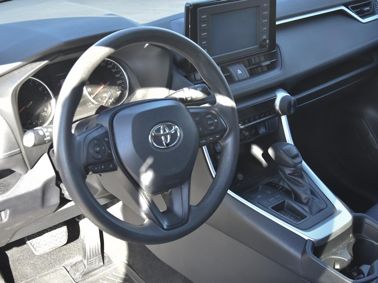 2019 Toyota RAV4 FWD LE Photo