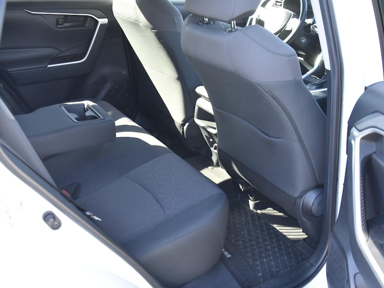 2019 Toyota RAV4 FWD LE Photo