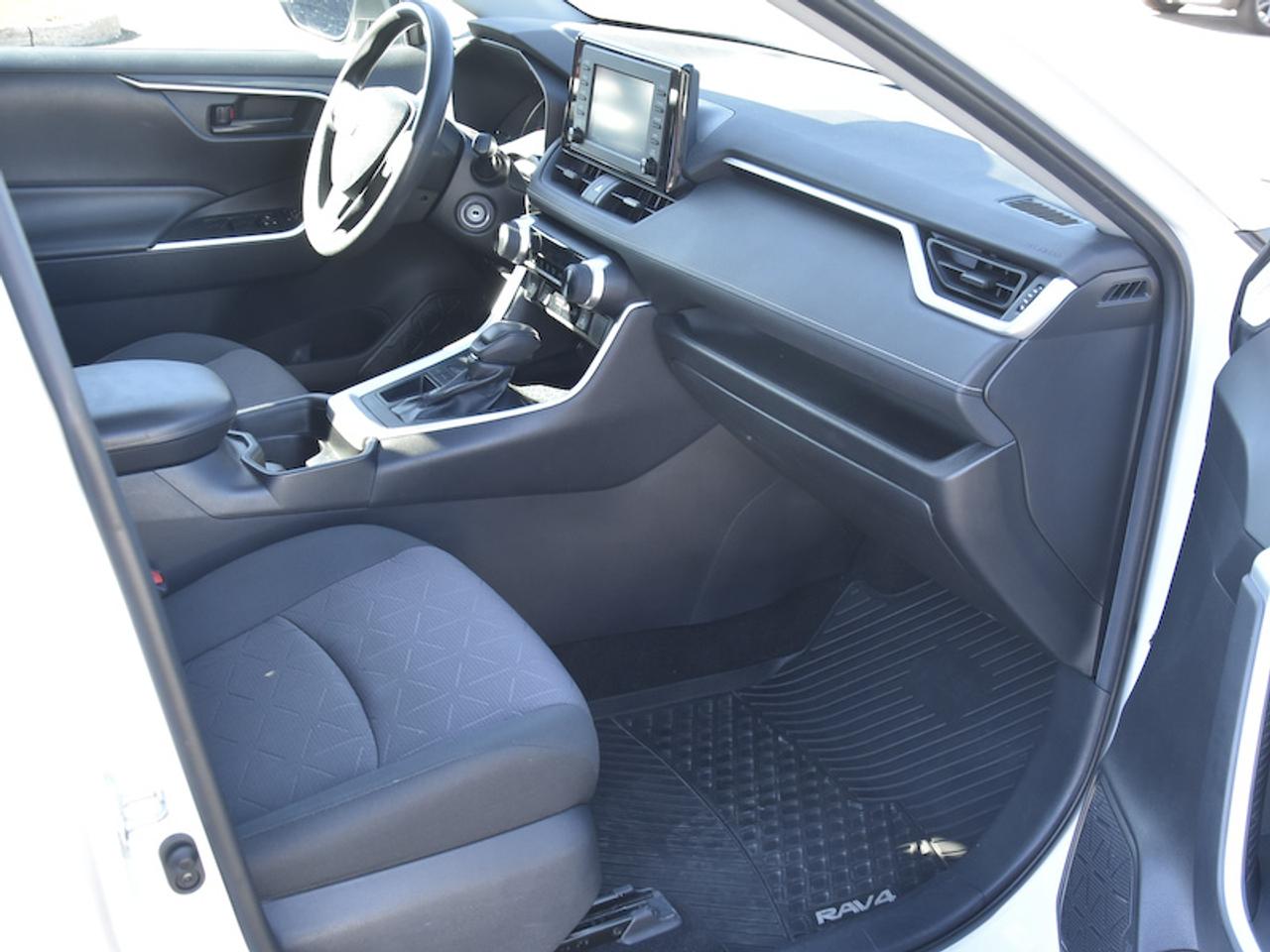 2019 Toyota RAV4 FWD LE Photo