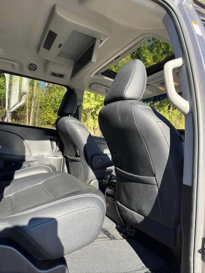 2016 Toyota Sienna SE-1 LOCAL OWNER! 8 PASS./LEATHER/MOONROOF/DVD/GPS**LOADED Photo