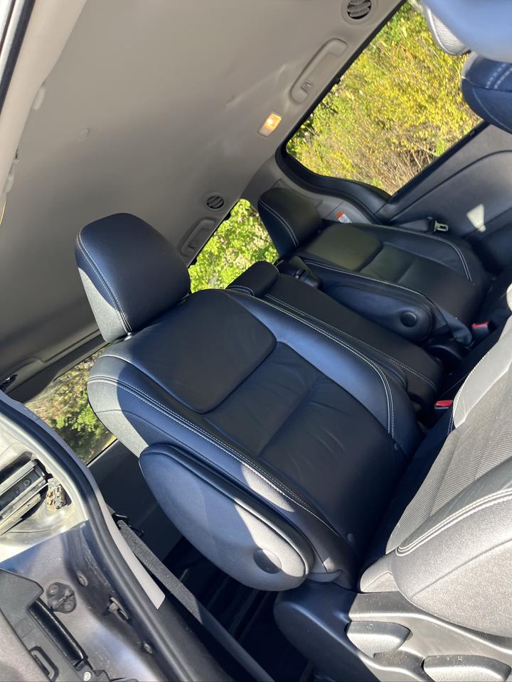 2016 Toyota Sienna SE-1 LOCAL OWNER! 8 PASS./LEATHER/MOONROOF/DVD/GPS**LOADED Photo