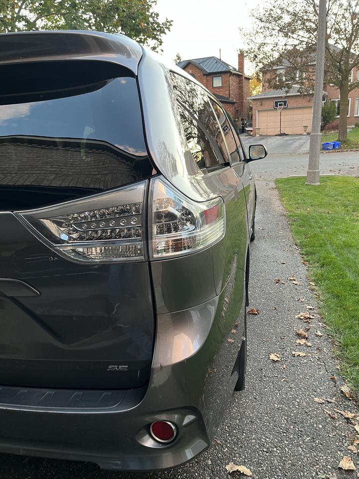 2016 Toyota Sienna SE-1 LOCAL OWNER! 8 PASS./LEATHER/MOONROOF/DVD/GPS**LOADED Photo