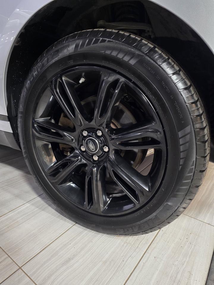 2020 Land Rover Range Rover Velar R-DYNAMIC Photo