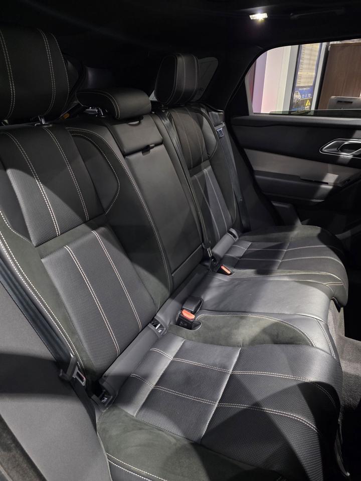 2020 Land Rover Range Rover Velar R-DYNAMIC Photo