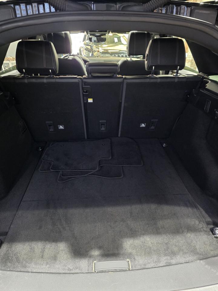 2020 Land Rover Range Rover Velar R-DYNAMIC Photo