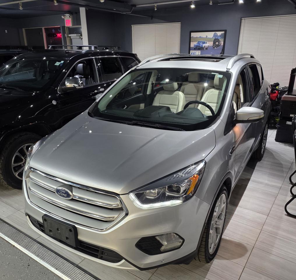 2019 Ford Escape Titanium Photo3