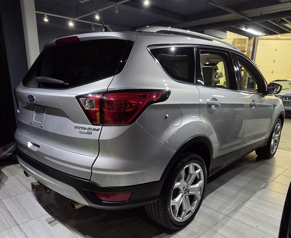 2019 Ford Escape Titanium Photo
