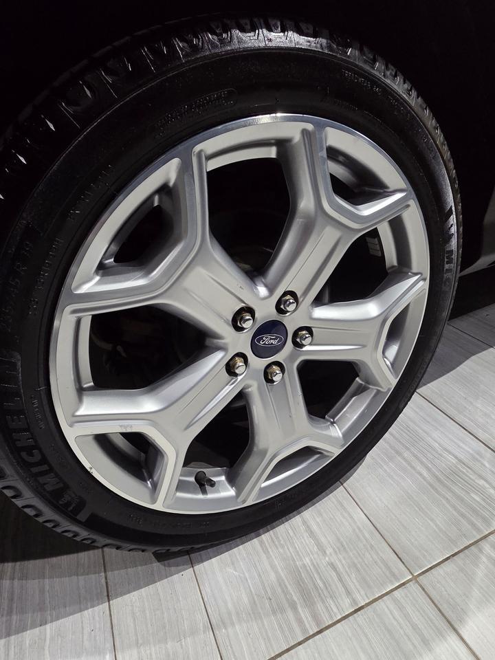 2019 Ford Escape Titanium Photo