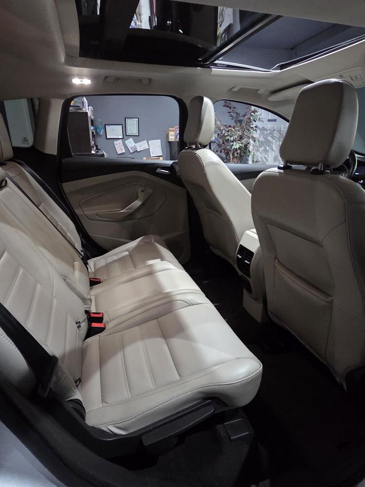 2019 Ford Escape Titanium Photo