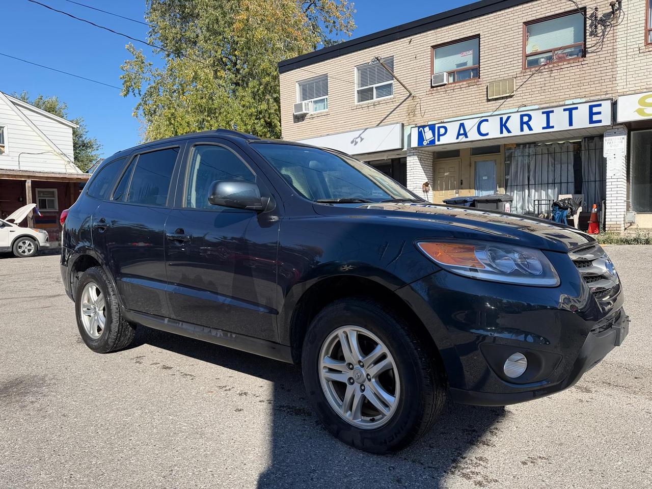 2012 Hyundai Santa Fe GL Photo2