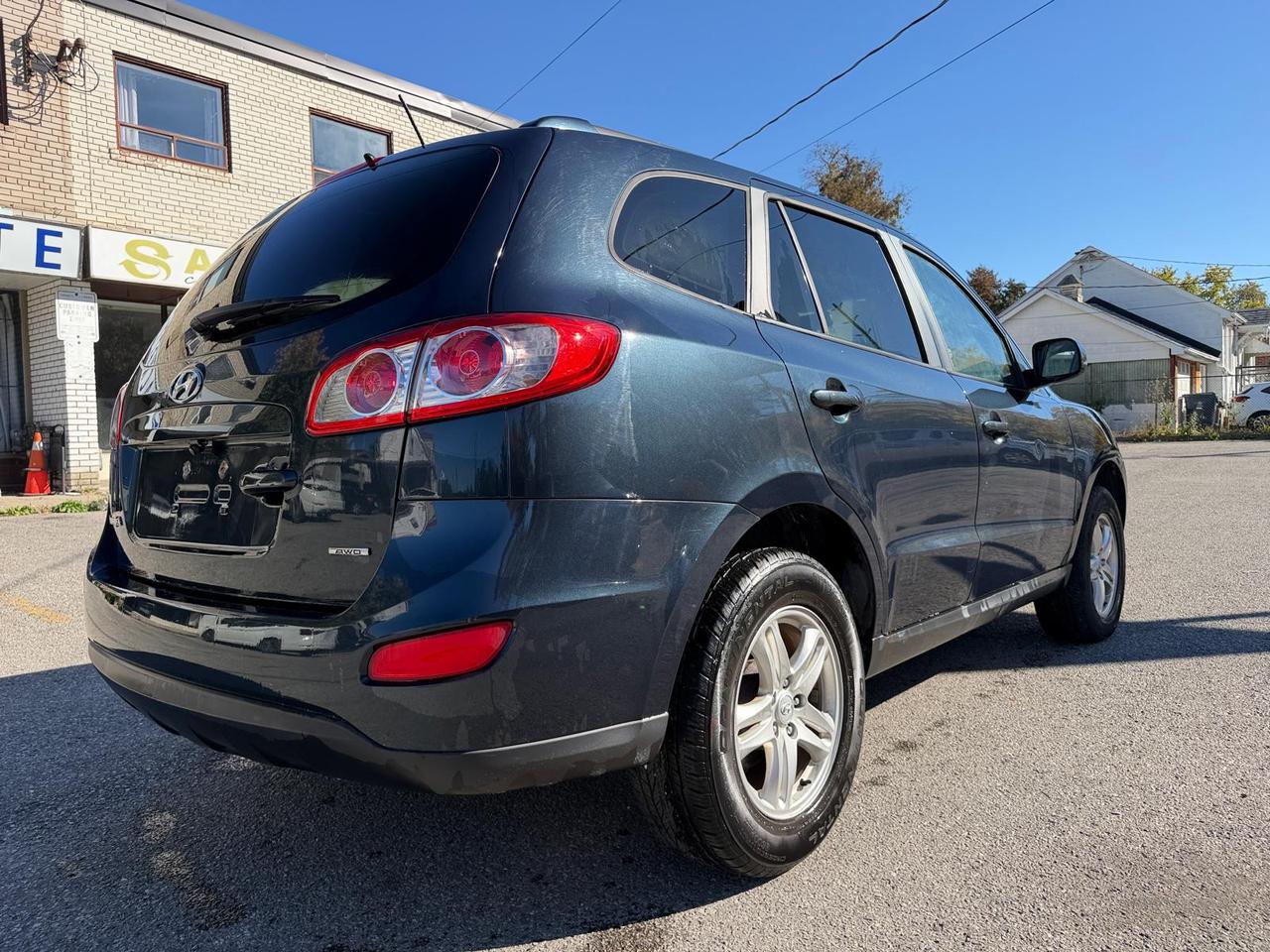 2012 Hyundai Santa Fe GL Photo