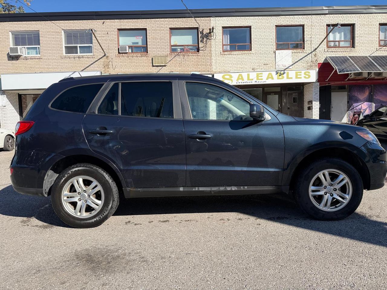 2012 Hyundai Santa Fe GL Photo3