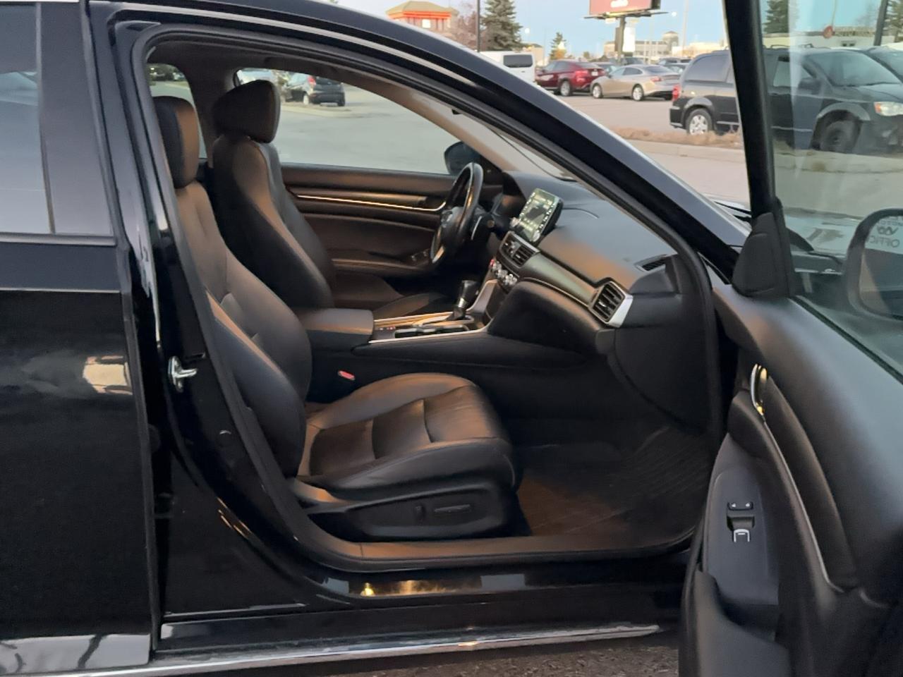 2019 Honda Accord Touring Photo