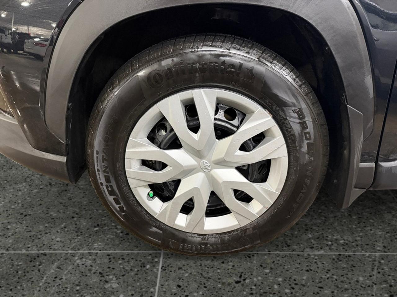 2025 Toyota Corolla Cross L AWD Photo