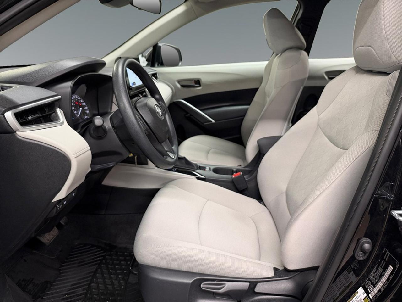 2025 Toyota Corolla Cross L AWD Photo