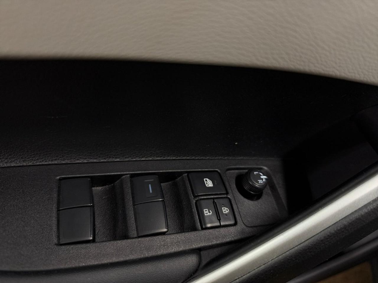 2025 Toyota Corolla Cross L AWD Photo