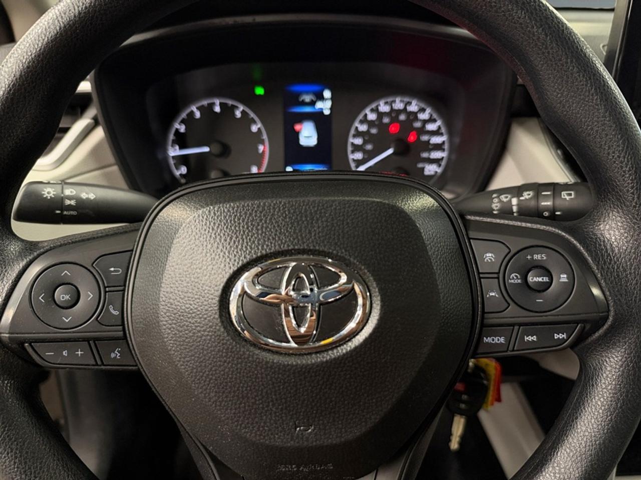 2025 Toyota Corolla Cross L AWD Photo