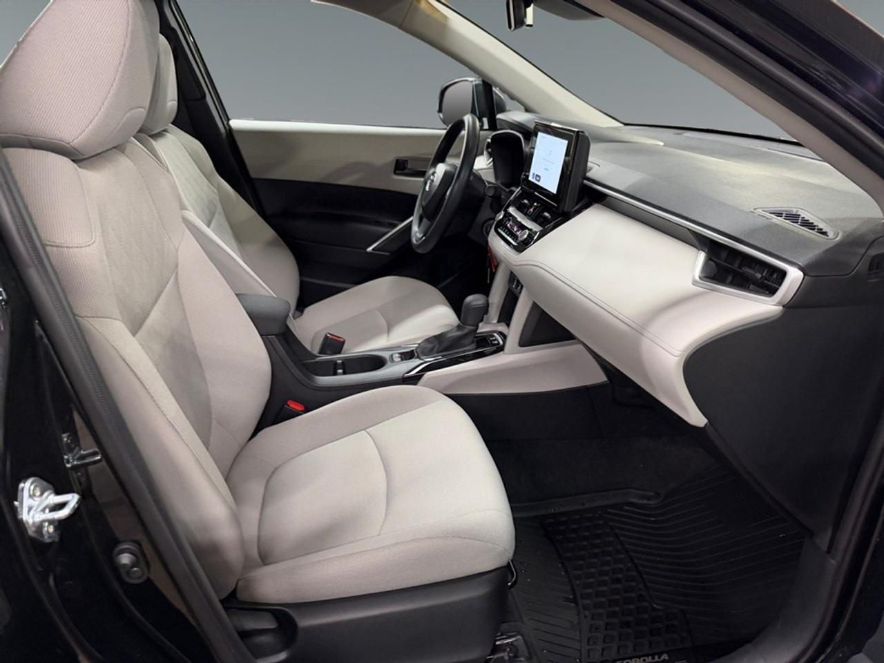 2025 Toyota Corolla Cross L AWD Photo