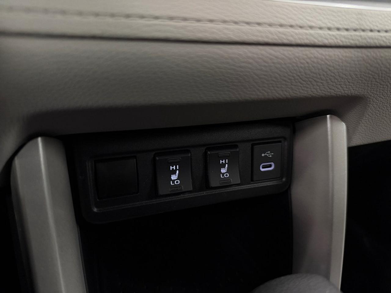 2025 Toyota Corolla Cross L AWD Photo