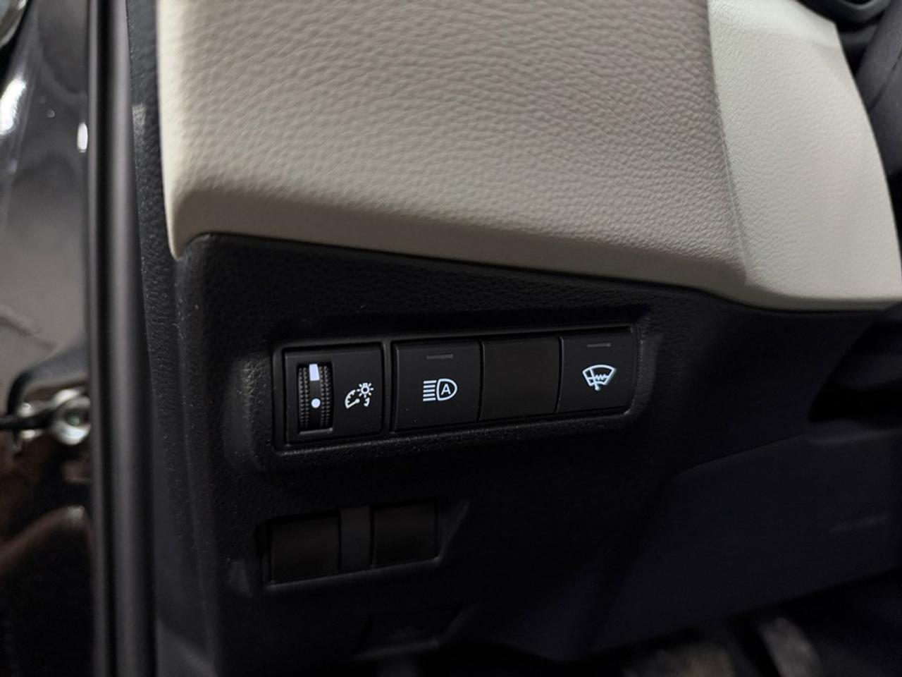 2025 Toyota Corolla Cross L AWD Photo