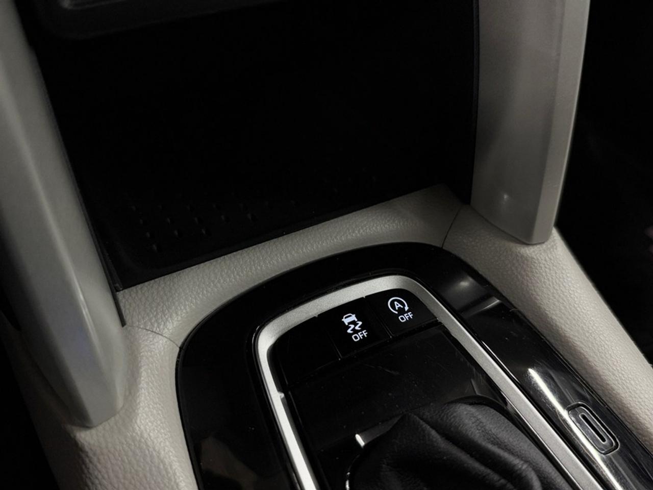 2025 Toyota Corolla Cross L AWD Photo