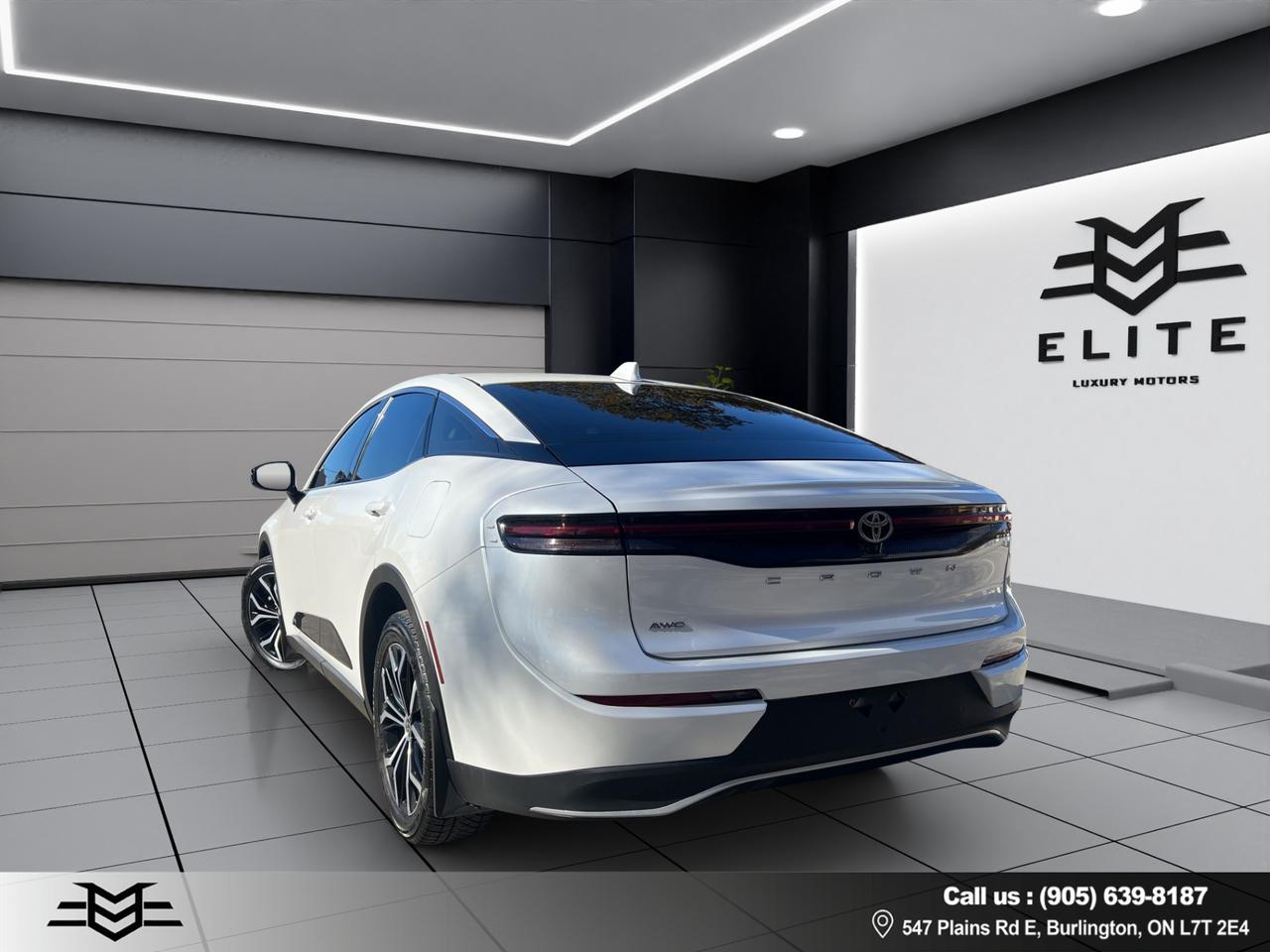 2023 Toyota Crown XLE AWD - Blind Spot Monitor - Reverse Camera !!! Photo