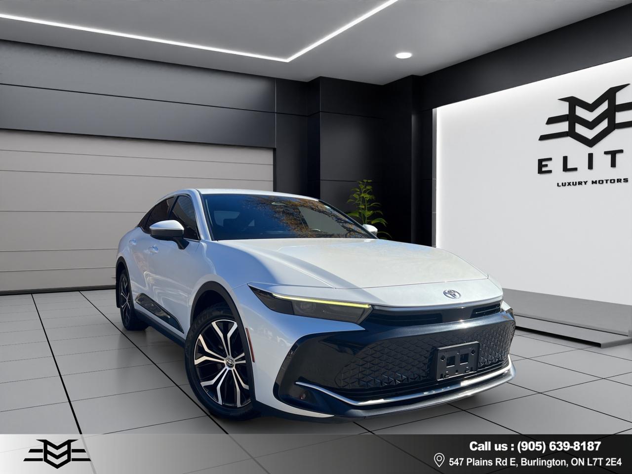 2023 Toyota Crown XLE AWD - Blind Spot Monitor - Reverse Camera !!! Photo